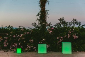 3186 CUBY 45 SOLAR STOLIK Z PODŚWIETLENIEM BIAŁY New Garden